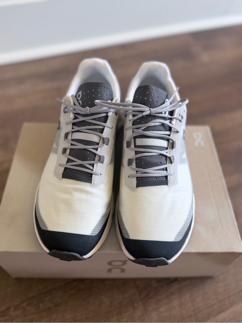 On Cloudswift Men's Athletic Shoes in White/Gray/Black - Picture 2 of 6